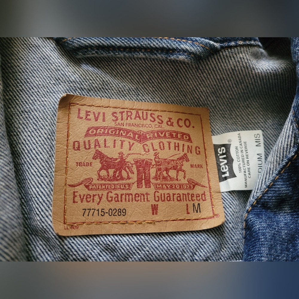 Vintage Womens Sz Medium Levi's denim jacket - Picture 6 of 7